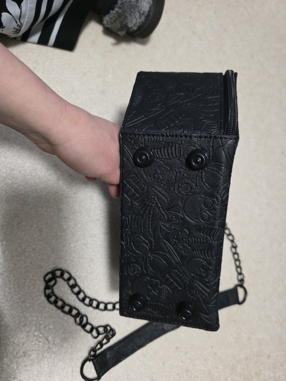 Kreepsville 666- Black Coffin-Shaped Crossbody Bag with Chain Strap - Picture 3 of 11